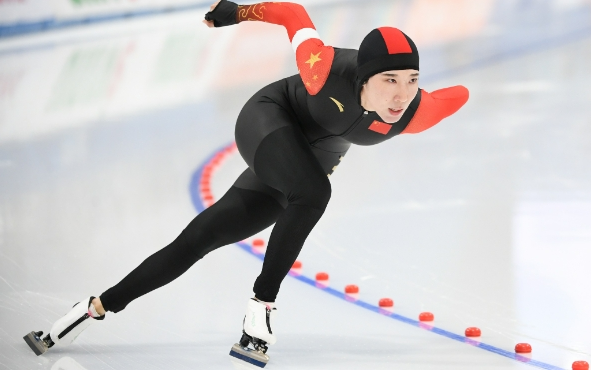 中国速滑队在“冰丝带”收获1银3铜